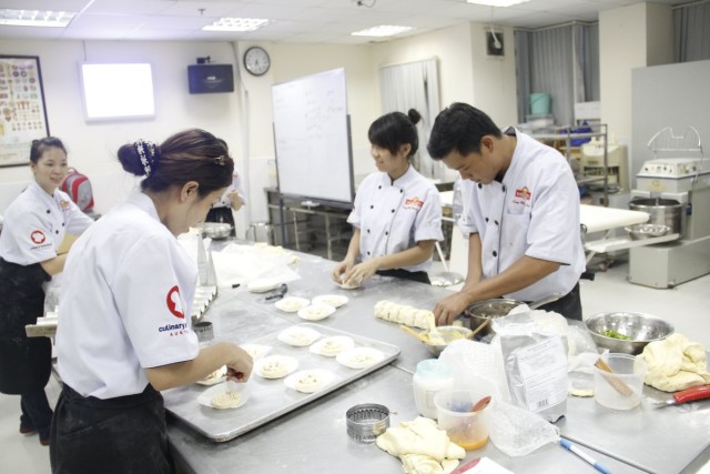 Học Làm Bánh Chuyên Nghiệp tại Trung Tâm Dạy nghề Bánh Nhất Hương