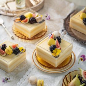 Hộp Nhựa Mica Vuông Kèm Nắp 9560