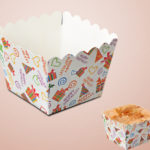 Ly Giấy Cupcake Vuông 100 Cái-Giao Kiểu Viền Và Họa Tiết Màu Ngẫu Nhiên