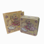 Hộp Thiếc Vuông Họa Tiết (Kèm Túi Giấy)