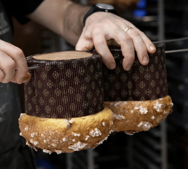 Panettone và kỹ thuật treo ngược bánh sau nướng đầy thú vị